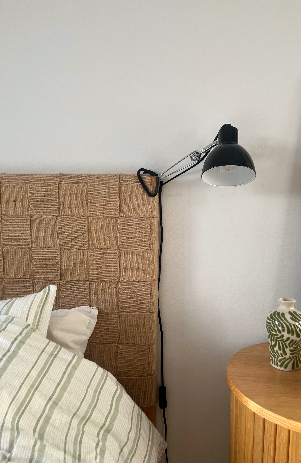 Övre hörnet av sänggaveln Lingheden